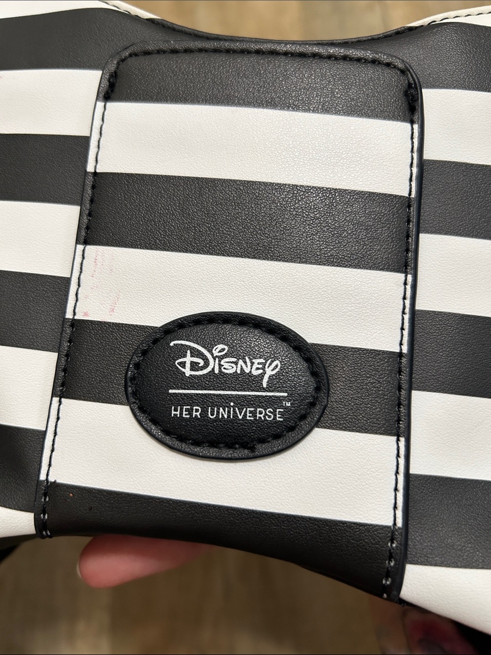 Disney Alice in Wonderland Black & White Bow-Accent Chain Shoulder Bag - Picture 10 of 11